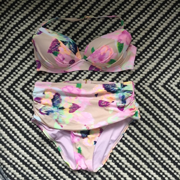 Victoria's Secret Other - Victoria's Secret high rise push up bikini medium